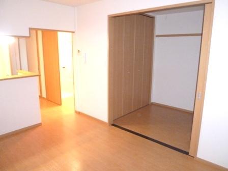 尼崎市稲葉荘３丁目のハイツ