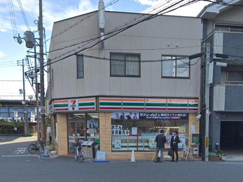 尼崎市七松町3丁目のアパート(セブンイレブン尼崎立花駅前店)