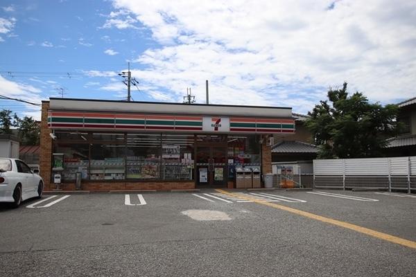 メルベールマウンテンヴィレッジ(セブン-イレブン尼崎富松町２丁目店)