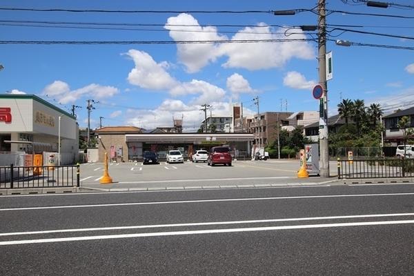 パルデ塚口(セブン-イレブン尼崎南塚口町7丁目店)