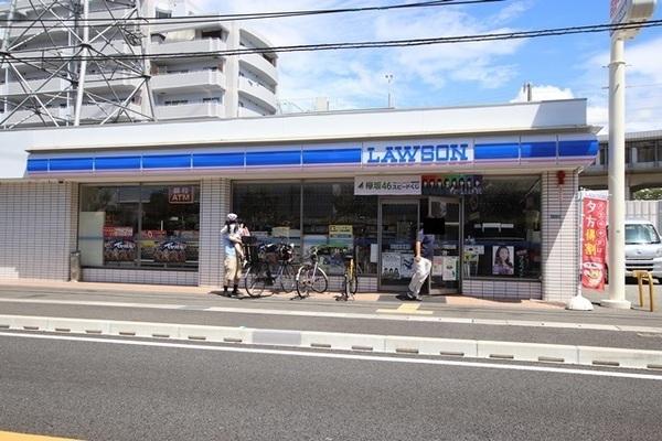 リヴェール(ローソン伊丹南町四丁目店)
