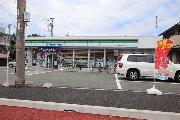 尼崎市小中島1丁目のハイツ(ファミリーマート近松公園店)