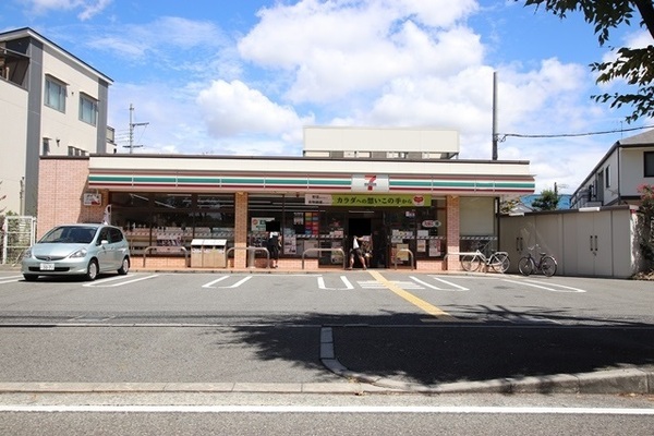尼崎市南塚口町8丁目のマンション(セブン-イレブン尼崎園田学園前店)