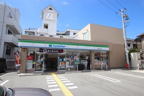 尼崎市南塚口町3丁目のマンション(ファミリーマート尼崎南塚口町店)