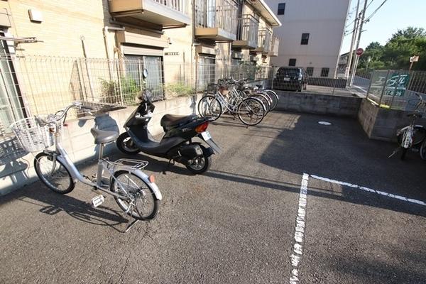 尼崎市武庫川町４丁目のハイツ