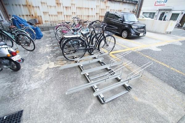 尼崎市東難波町５丁目のマンション