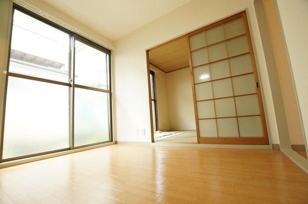 尼崎市若王寺３丁目のハイツ