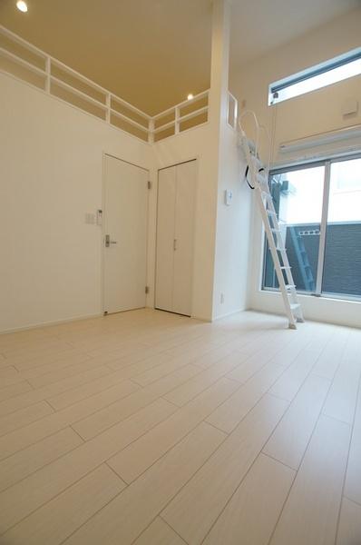 尼崎市東本町４丁目のハイツ