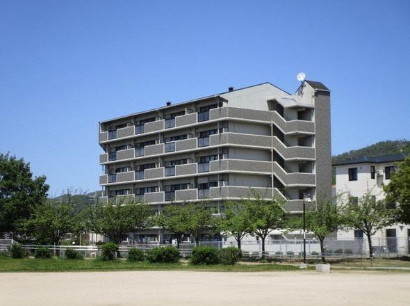 東大阪市東石切町２丁目のマンション
