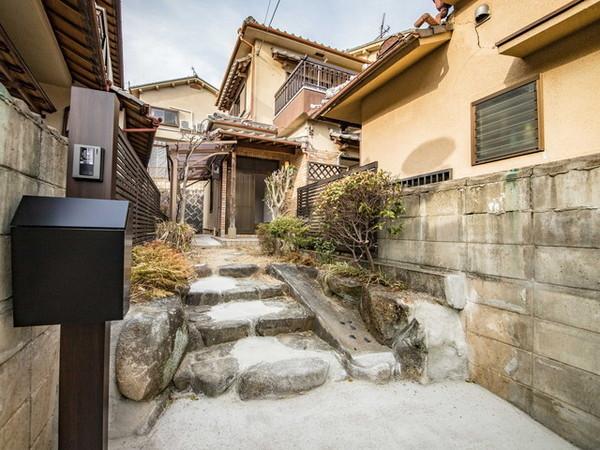 奈良市あやめ池北３丁目の貸家