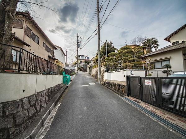 奈良市あやめ池北３丁目の貸家
