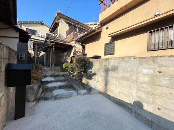 奈良市あやめ池北３丁目の貸家