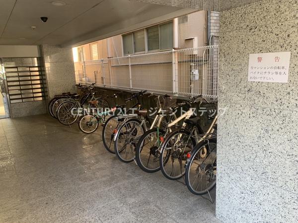 アリュール・アイ