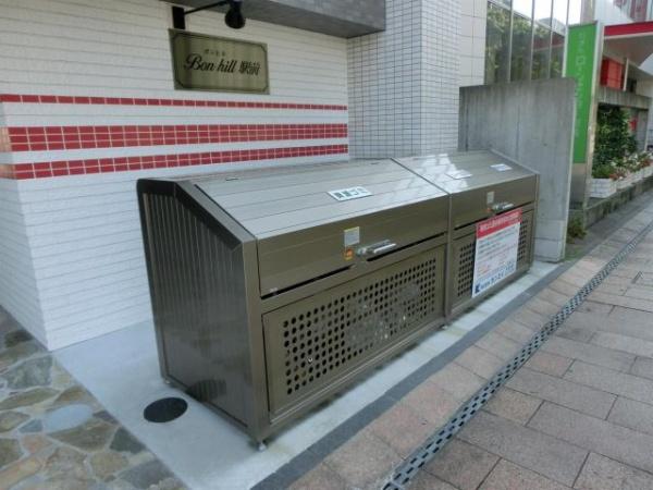 Bonhill駅前