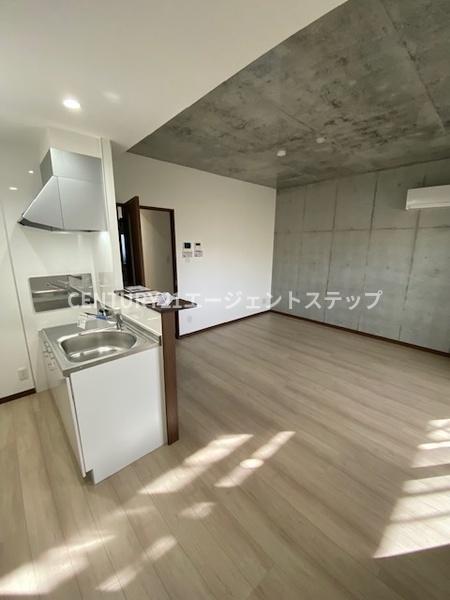 NEIGHBORS(リビング)