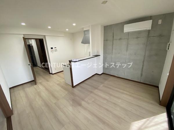 NEIGHBORS(リビング)