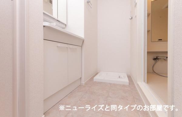 シャルフ　赤江　１