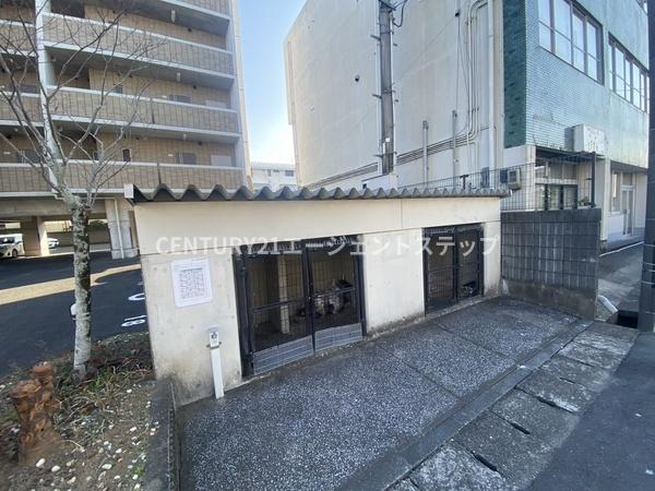 エンブレーマ西池