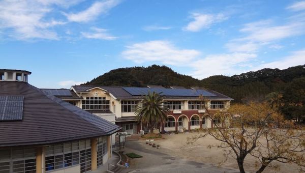 鏡洲住居付店舗(宮崎市立鏡洲小学校)