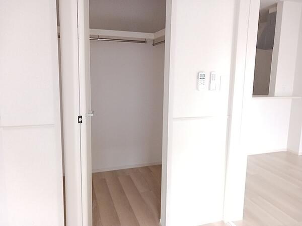シャルフ飛江田　３