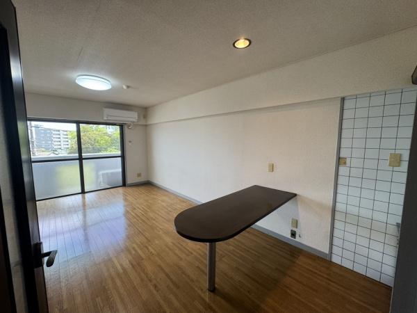 ロワイヤルヒルズ壱番館