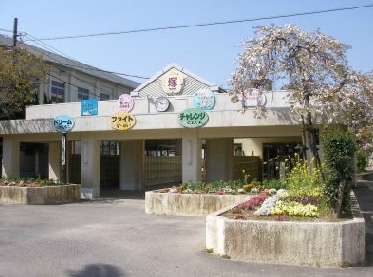 ロワイヤルヒルズ壱番館(宮崎市立大塚小学校)