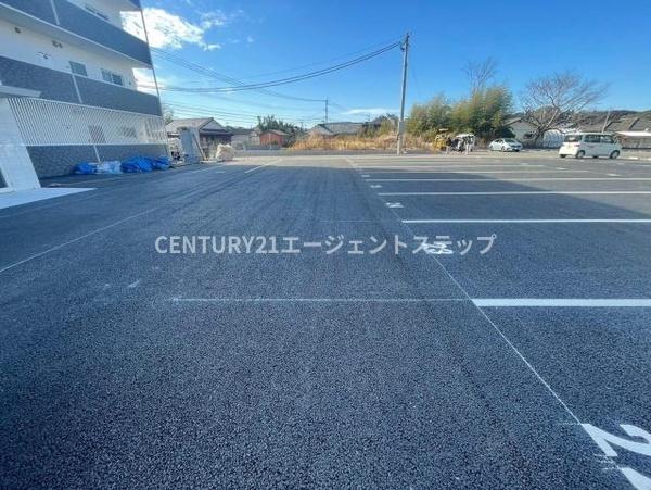 NEIGHBORS 2(駐車場)