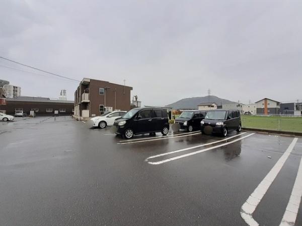 ジュネス原2番館(駐車場)