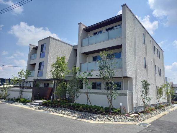 シャーメゾン鏡新開