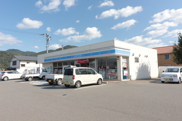 クリスタージュ・ファミリア(ローソン唐津浜玉町店)