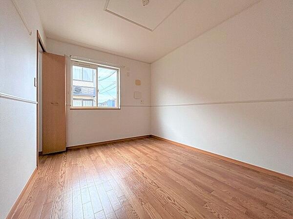 ムーンリバー2(洋室)