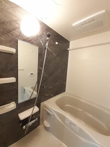 アザール 3(バス)