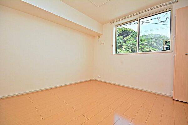 プロムナード ソレイユB(洋室)