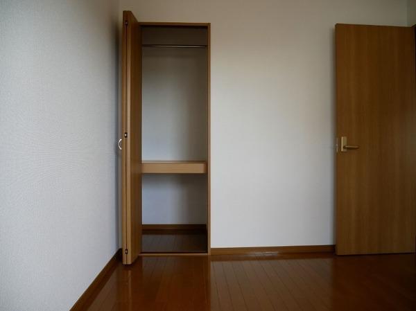 富山市中川原のアパート