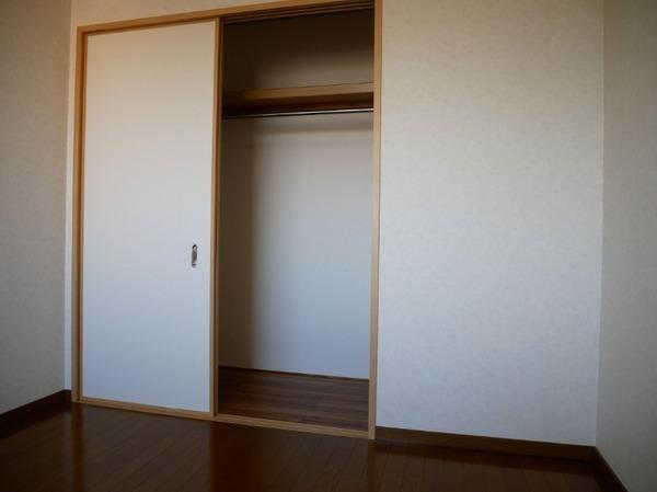 富山市中川原のアパート
