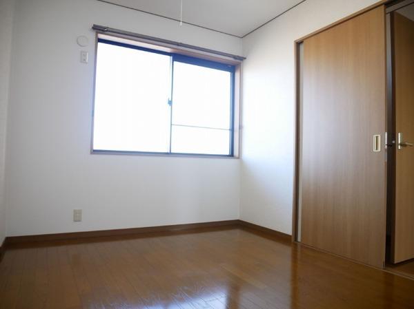 富山市中川原のアパート