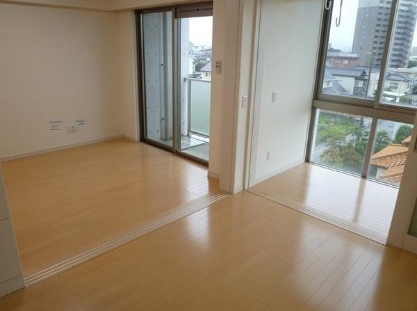 富山市西田地方町３丁目のマンション