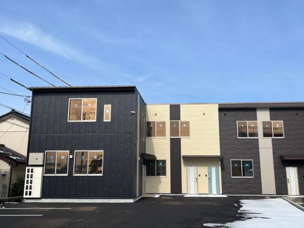 富山市高屋敷のアパート