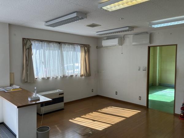 三番町倉庫付き事務所