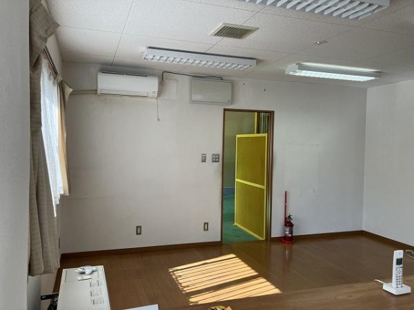 三番町倉庫付き事務所