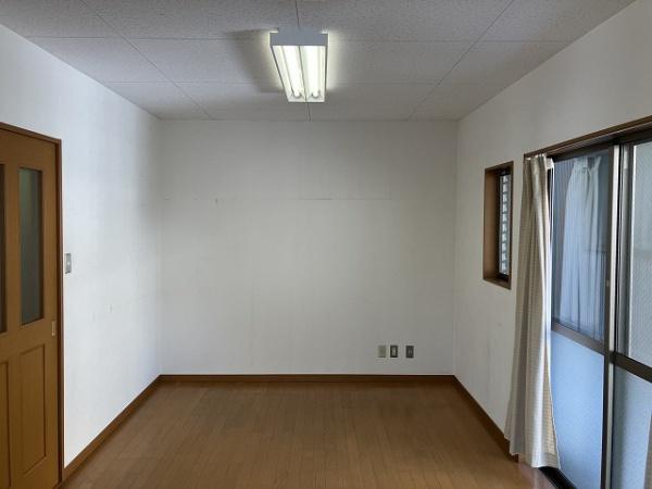 三番町倉庫付き事務所