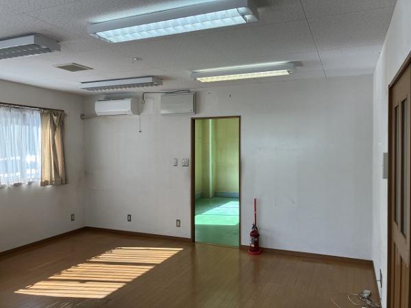 三番町倉庫付き事務所