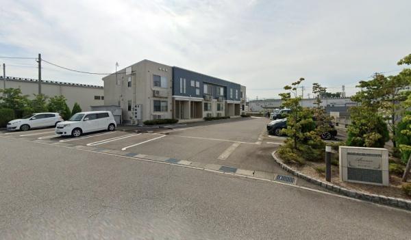 富山市開のアパート