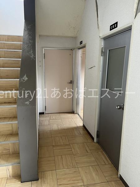 富山市粟島町１丁目の事務所