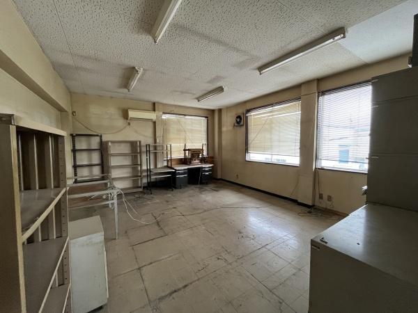 富山市馬瀬口の倉庫
