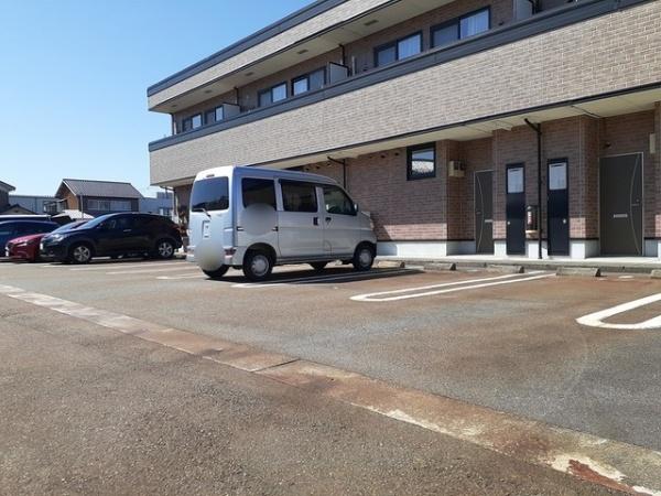 富山市太郎丸本町２丁目のアパート