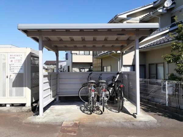 富山市太郎丸本町２丁目のアパート