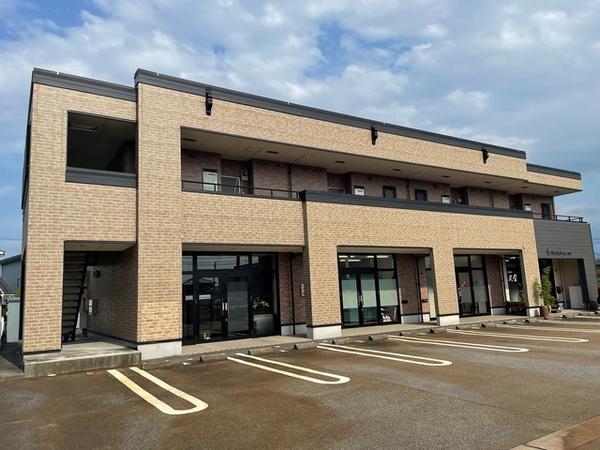 富山市太郎丸本町２丁目のアパート