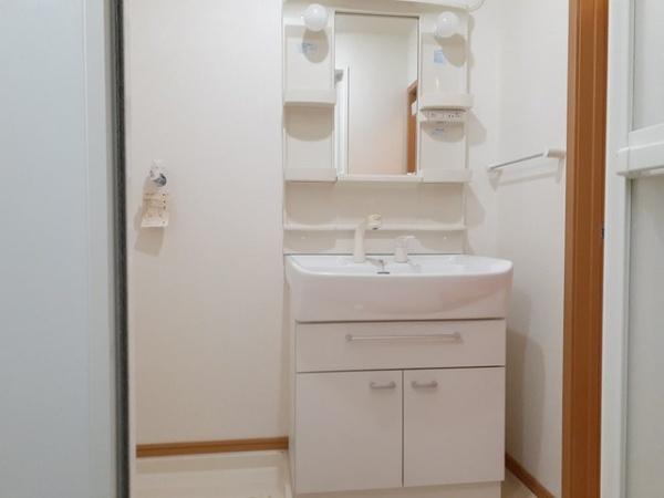 富山市太郎丸本町２丁目のアパート