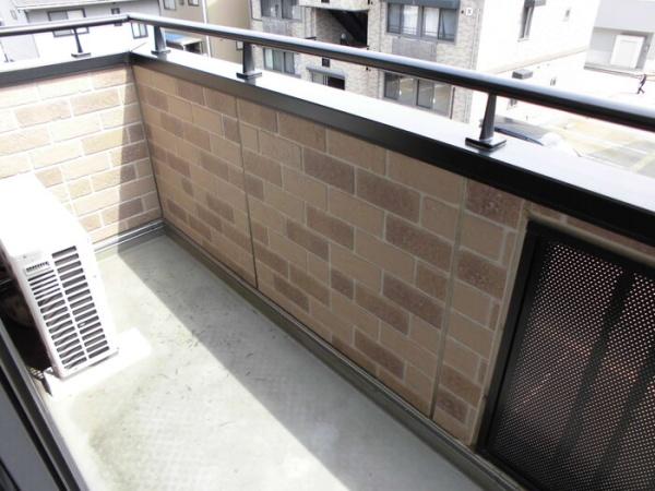 富山市根塚町１丁目のアパート